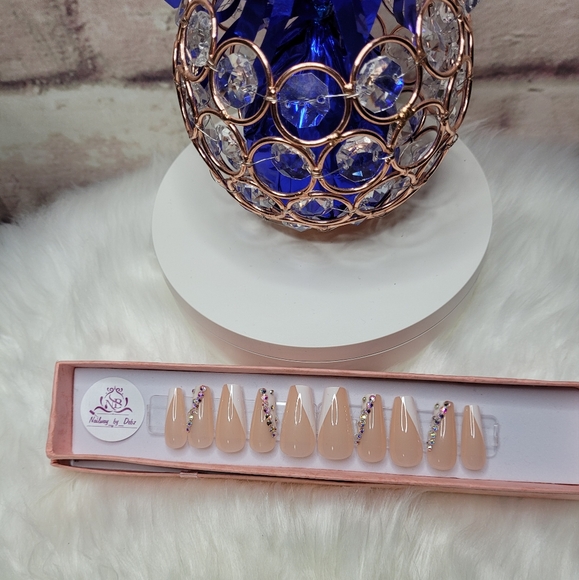 Press-on-nails - Picture 3 of 3